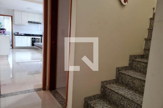 Casa à venda com 3 quartos, 249m² em Parque Sao Domingos, São Paulo