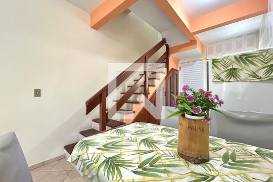 Sala de apartamento para alugar com 1 quarto, 70m² em Campeche Leste, Florianópolis