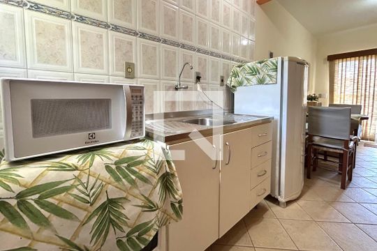 Cozinha  de apartamento para alugar com 1 quarto, 70m² em Campeche Leste, Florianópolis