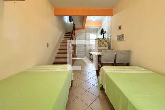 Sala de apartamento para alugar com 1 quarto, 70m² em Campeche Leste, Florianópolis