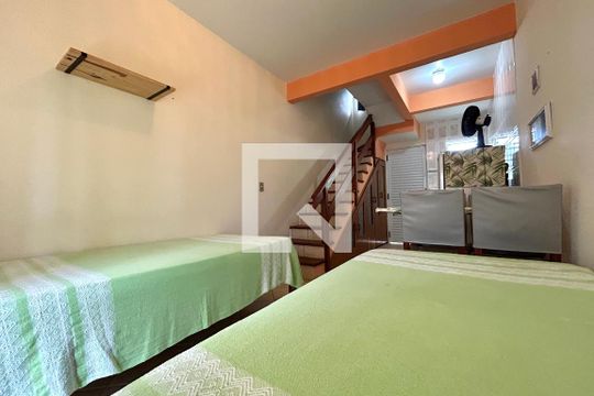 Sala  de apartamento para alugar com 1 quarto, 70m² em Campeche Leste, Florianópolis
