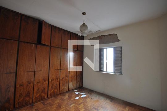 Quarto 2 de casa para alugar com 2 quartos, 250m² em Vila Paiva, São Paulo