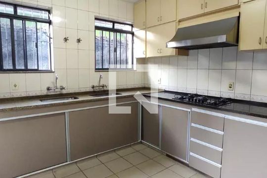 Casa à venda com 4 quartos, 330m² em Eldorado, Contagem