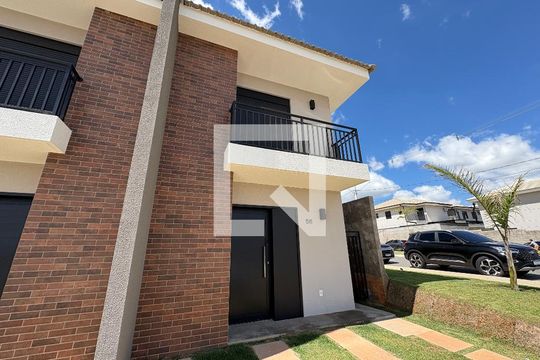 Fachada de casa de condomínio à venda com 2 quartos, 90m² em Medeiros, Jundiaí