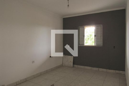 Quarto de casa para alugar com 1 quarto, 80m² em Santa Maria, Osasco