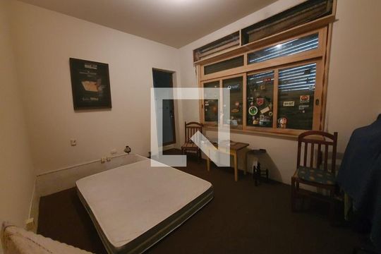 Quarto 3 de casa para alugar com 4 quartos, 400m² em Jardim Lindóia, Porto Alegre