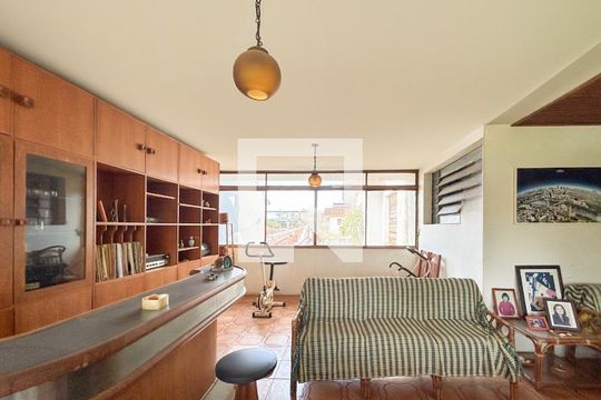 Sala de casa para alugar com 4 quartos, 400m² em Jardim Lindóia, Porto Alegre