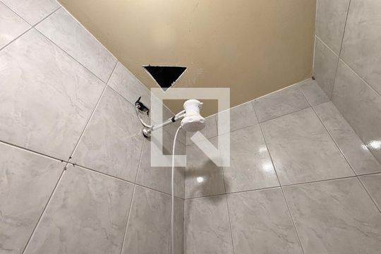 Banheiro casa 1 de casa à venda com 4 quartos, 187m² em Parque Jaçatuba, Santo André
