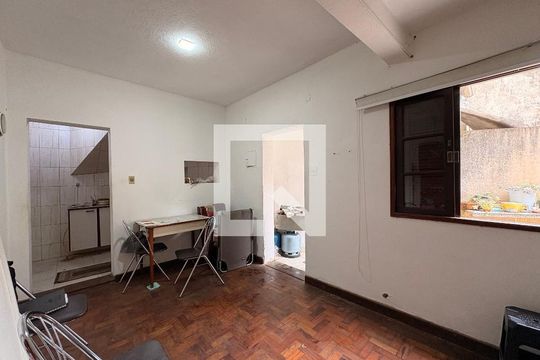 Quarto e sala casa 1 de casa à venda com 4 quartos, 187m² em Parque Jaçatuba, Santo André