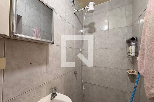 Banheiro casa 1 de casa à venda com 4 quartos, 187m² em Parque Jaçatuba, Santo André