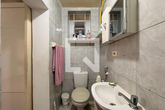 Banheiro casa 1 de casa à venda com 4 quartos, 187m² em Parque Jaçatuba, Santo André