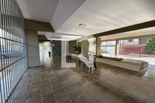 Pilotis de apartamento à venda com 2 quartos, 70m² em Qi 18, Brasília