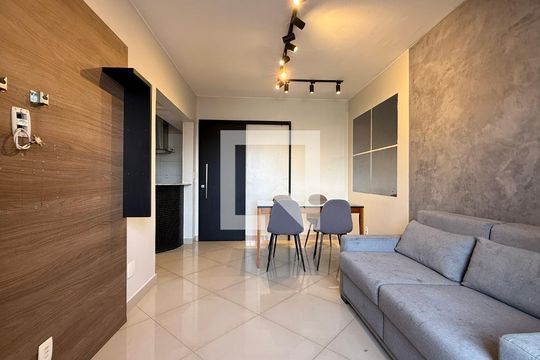 Sala TV de apartamento à venda com 2 quartos, 70m² em Qi 18, Brasília