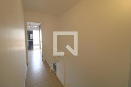 Corredor de casa de condomínio à venda com 2 quartos, 81m² em Vila Romano, São Paulo