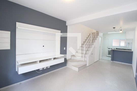 Sala de casa de condomínio à venda com 2 quartos, 81m² em Vila Romano, São Paulo