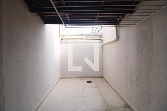 Quintal fundos de casa de condomínio à venda com 2 quartos, 81m² em Vila Romano, São Paulo