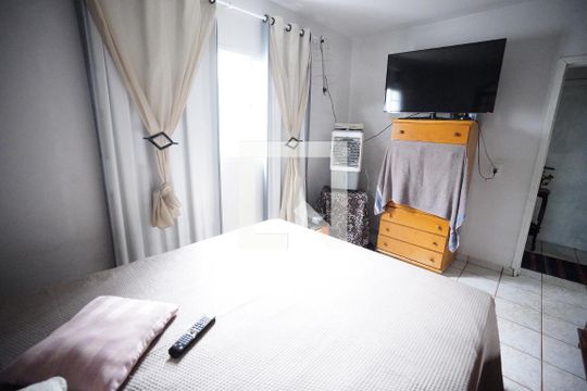 Quarto de casa de condomínio para alugar com 3 quartos, 185m² em Anhangüera, Goiânia