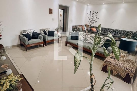 Casa à venda com 5 quartos, 220m² em Fundação, São Caetano do Sul