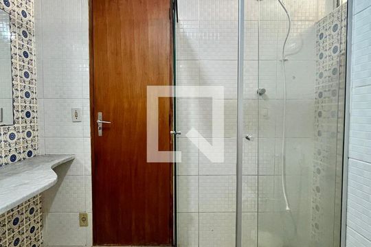 Banheiro de apartamento à venda com 2 quartos, 94m² em Taquaral, Campinas