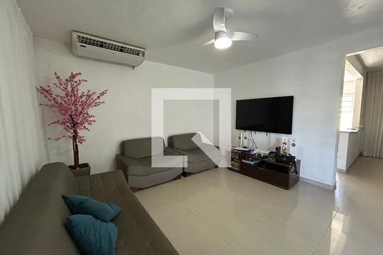 Sala de casa para alugar com 2 quartos, 200m² em Campinho, Rio de Janeiro