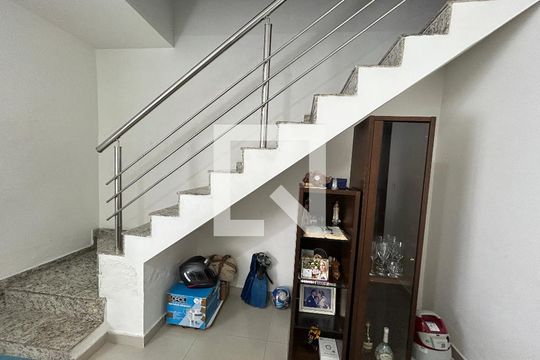 Escada de casa para alugar com 2 quartos, 200m² em Campinho, Rio de Janeiro