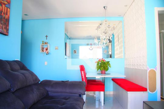 Sala  de apartamento à venda com 3 quartos, 56m² em Jardim Cocaia, Guarulhos