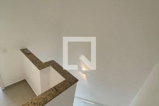 Escada de casa de condomínio à venda com 2 quartos, 135m² em Tijuca, Rio de Janeiro