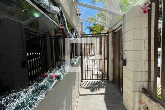 Fachada e portaria de apartamento para alugar com 2 quartos, 47m² em Parque Rincao, Cotia