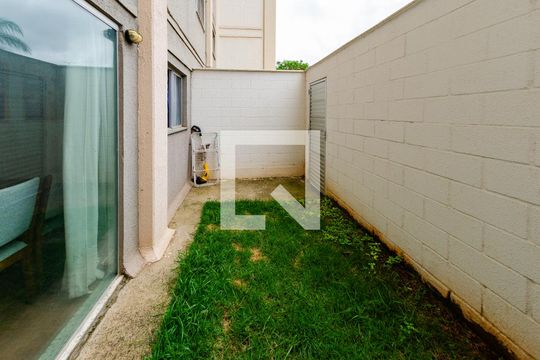 Área privativa de apartamento para alugar com 2 quartos, 59m² em João Pinheiro, Belo Horizonte