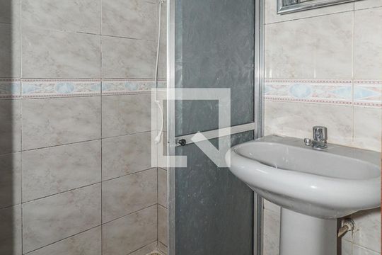 Banheiro de casa à venda com 4 quartos, 150m² em Jardim do Salso, Porto Alegre