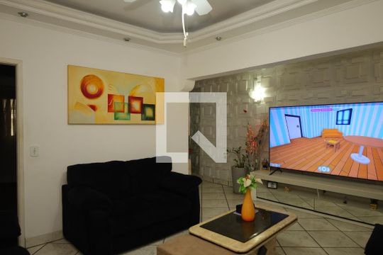 Sala de casa à venda com 4 quartos, 150m² em Vila Carmosina, São Paulo