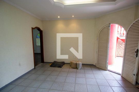 Casa para alugar com 3 quartos, 160m² em Qnb 1, Brasília