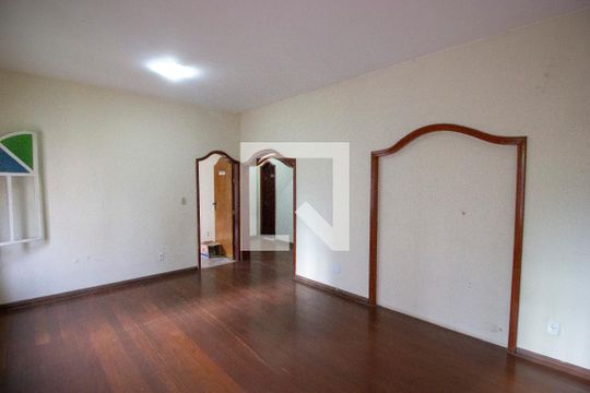 Casa para alugar com 3 quartos, 160m² em Qnb 1, Brasília
