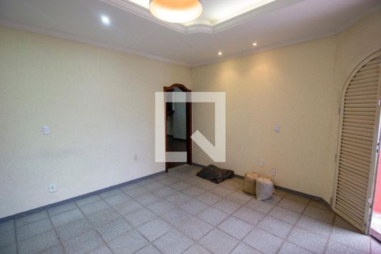 Casa para alugar com 3 quartos, 160m² em Qnb 1, Brasília