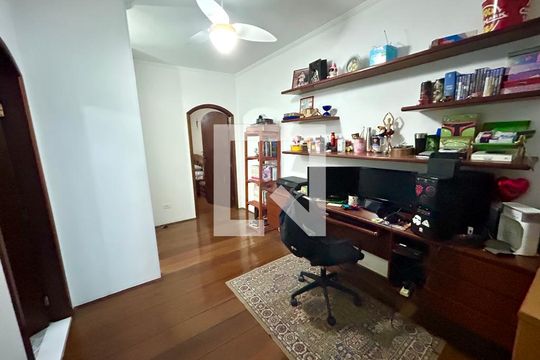 Escritório de casa à venda com 3 quartos, 180m² em Jardim Santa Beatriz, Guarulhos