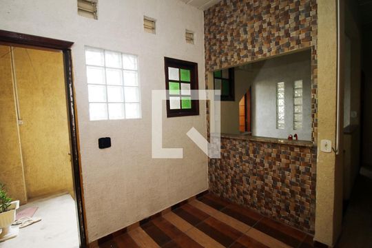 Sala de casa para alugar com 1 quarto, 50m² em Pavuna, Rio de Janeiro