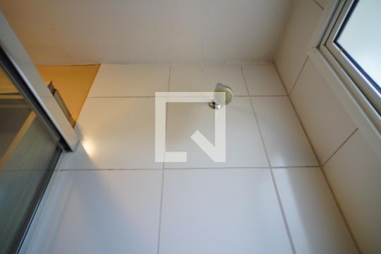 Banheiro suite de apartamento à venda com 3 quartos, 70m² em Humaitá, Porto Alegre