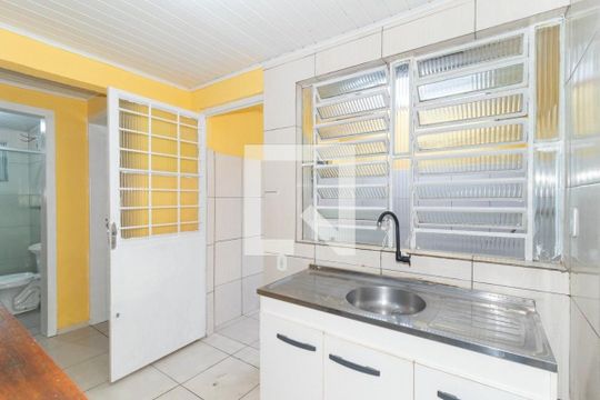 Cozinha  de casa de condomínio para alugar com 2 quartos, 60m² em Medianeira, Porto Alegre