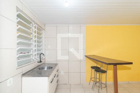 Cozinha  de casa de condomínio para alugar com 2 quartos, 60m² em Medianeira, Porto Alegre