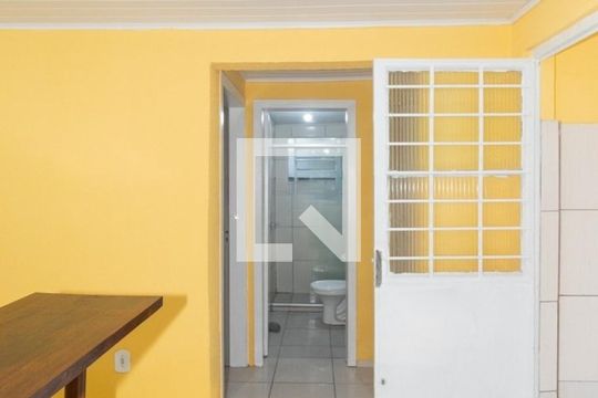 Sala  de casa de condomínio para alugar com 2 quartos, 60m² em Medianeira, Porto Alegre