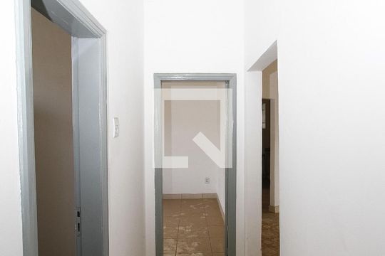 Corredor de casa à venda com 5 quartos, 320m² em Carlos Prates, Belo Horizonte
