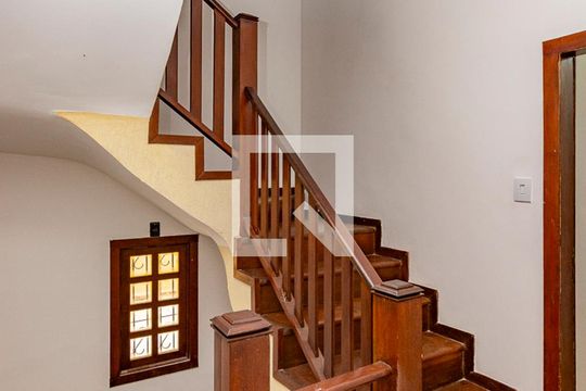 Escada de casa à venda com 4 quartos, 478m² em Santa Lúcia, Belo Horizonte