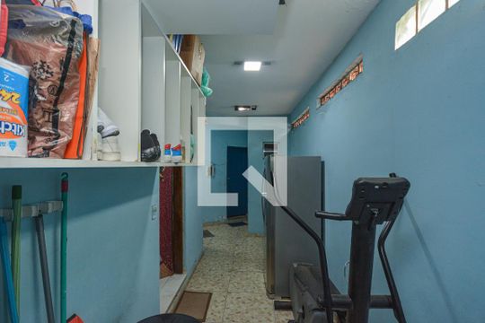 Corredor de casa para alugar com 3 quartos, 100m² em Jardim Represa, São Paulo