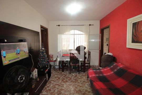 Sala de casa para alugar com 2 quartos, 90m² em Vila Valqueire, Rio de Janeiro