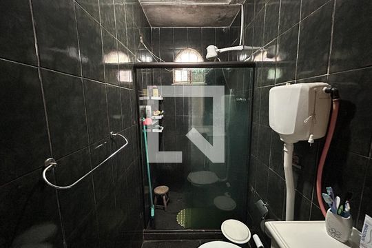 Banheiro de casa para alugar com 2 quartos, 90m² em Vila Valqueire, Rio de Janeiro