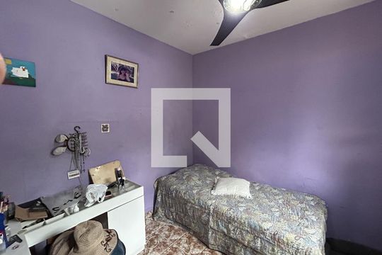 Quarto 2 de casa para alugar com 2 quartos, 90m² em Vila Valqueire, Rio de Janeiro