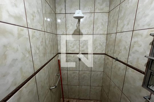 Banheiro de serviço de casa à venda com 3 quartos, 92m² em Vila Dionisia, São Paulo