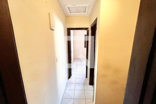 Corredor de casa à venda com 3 quartos, 92m² em Vila Dionisia, São Paulo