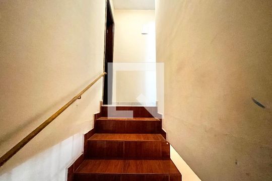 Escada de casa à venda com 3 quartos, 92m² em Vila Dionisia, São Paulo
