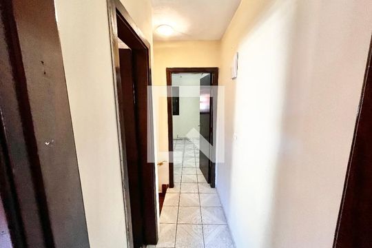 Corredor de casa à venda com 3 quartos, 92m² em Vila Dionisia, São Paulo